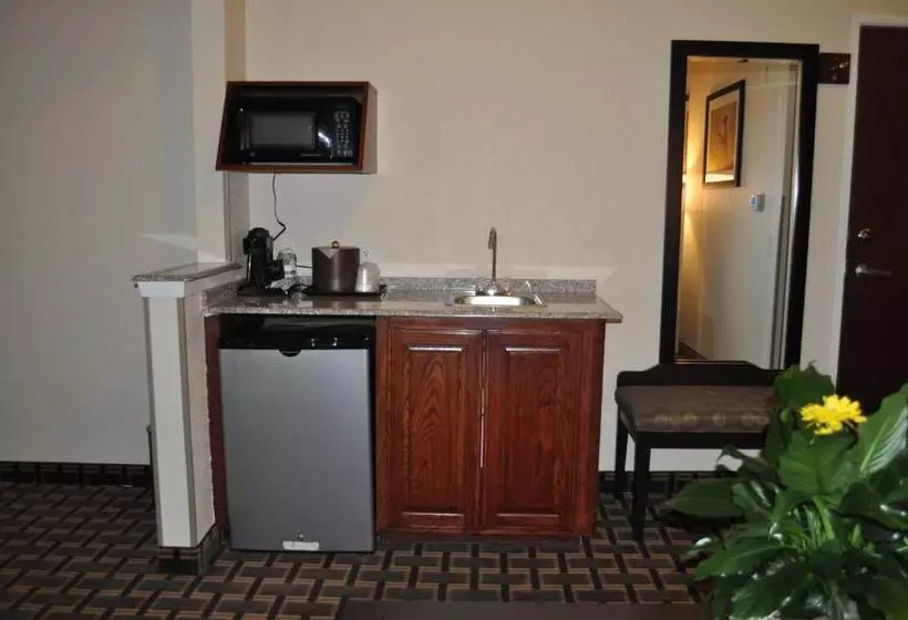 身障者適用クイーンサイズベッドルーム, Best Western Plus Cutting Horse Inn & Suites