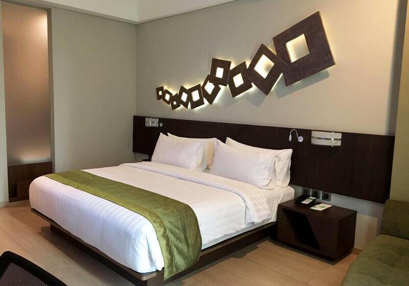 Номер Стандарт Кровать Кинг Адаптированный для Инвалидов, Holiday Inn Express & Suites   King George   Dahlgren, An Ihg