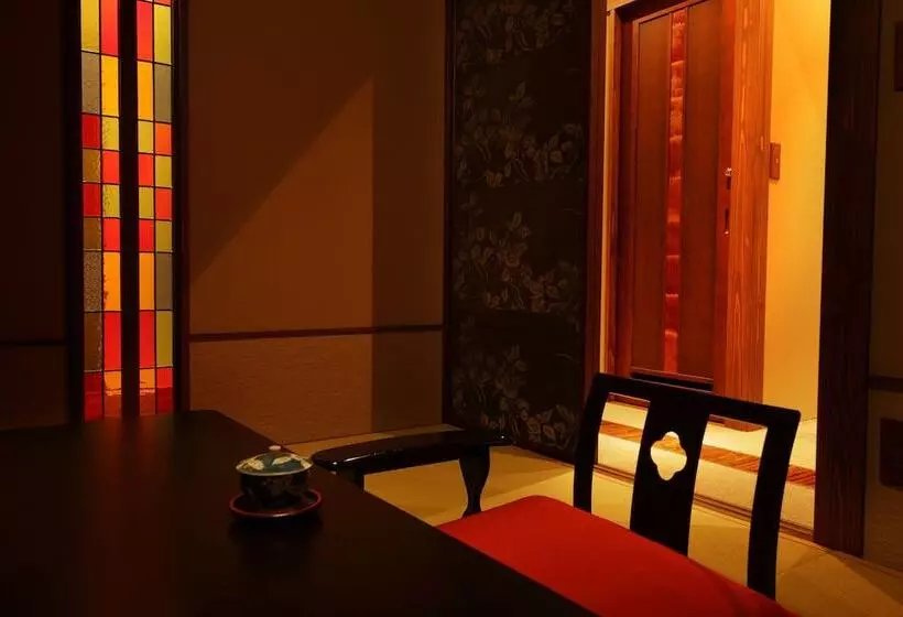 اتاق سوپریور با چشم‌انداز کوهستان, Hakone Onsen Ryokan Yaeikan
