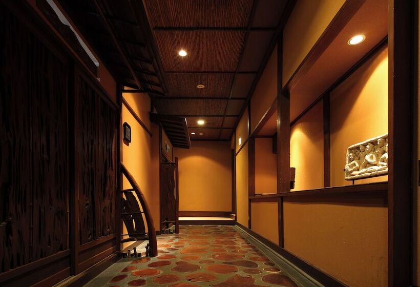 山の見えるスーペリアルーム, Hakone Onsen Ryokan Yaeikan