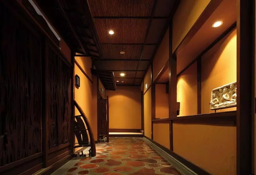 اتاق لوکس, Hakone Onsen Ryokan Yaeikan