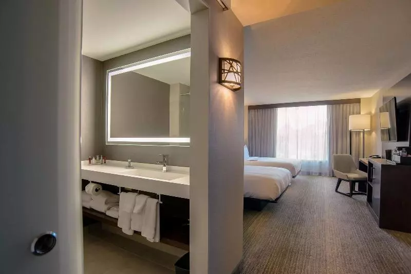 身障者適用キングサイズベッドルーム, Holiday Inn Express Hotel & Suites Huntsville, An Ihg