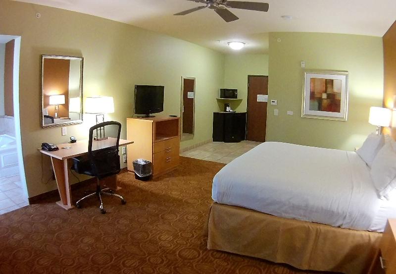 带大床的标准间, Holiday Inn Express & Suites Lubbock Southwest – Wolfforth, An Ihg