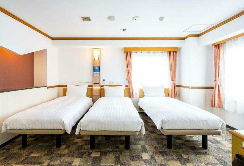 חדר סטנדרט לשלושה, Toyoko Inn Chubu Kokusai-kuko Honkan Orange Side