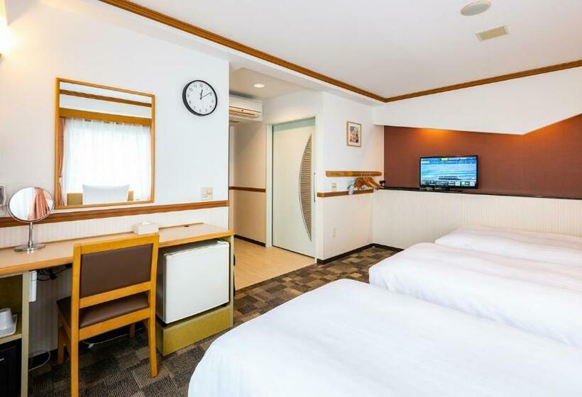 חדר סטנדרט לשלושה, Toyoko Inn Chubu Kokusai-kuko Honkan Orange Side