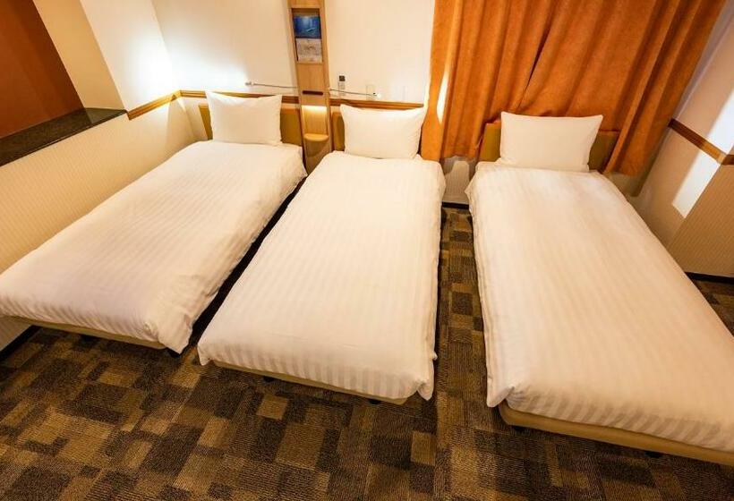 חדר סטנדרט לשלושה, Toyoko Inn Chubu Kokusai-kuko Honkan Orange Side