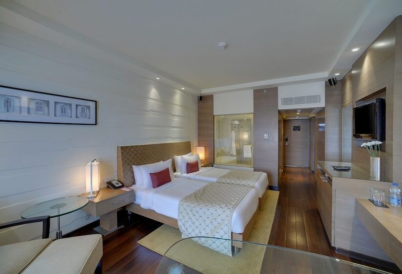 اتاق سوپریور با چشم‌انداز شهر, Vivanta Goa, Panaji
