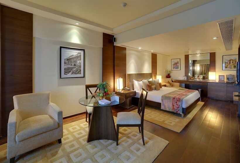 Suite Queen Bed, Vivanta Goa, Panaji