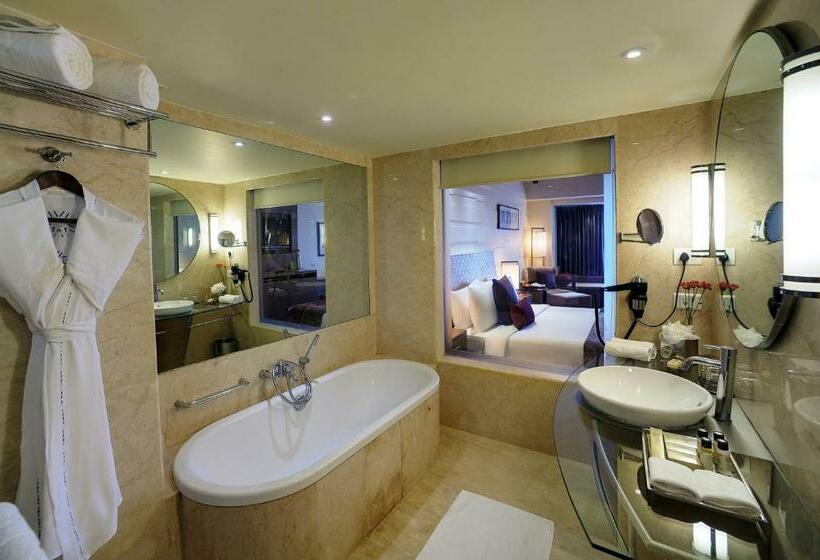 اتاق سوپریور با چشم‌انداز شهر, Vivanta Goa, Panaji