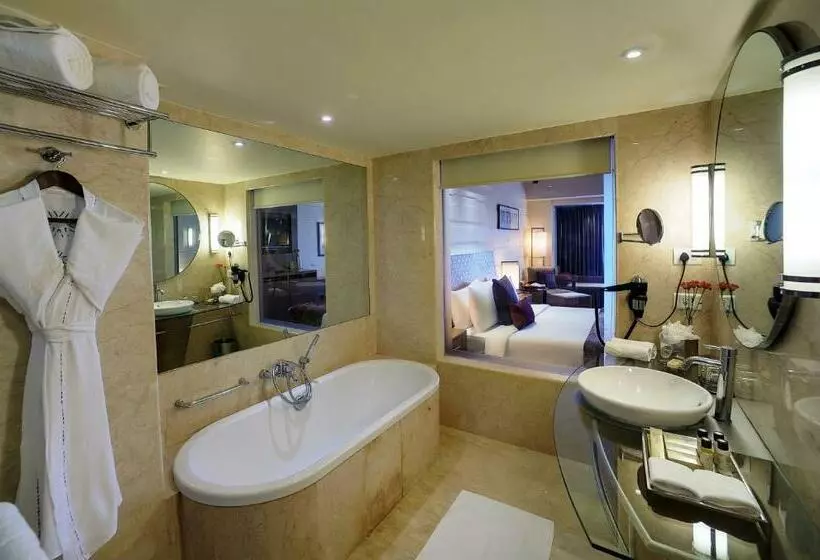 اتاق لوکس با چشم‌انداز شهر, Vivanta Goa, Panaji