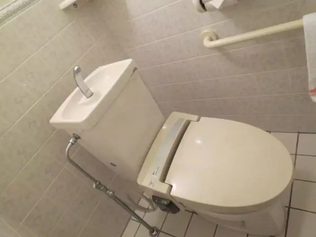 バスルーム共有のトリプルスタンダード, Yunogo Grand