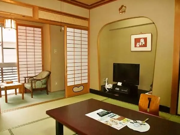 バスルーム共有のトリプルスタンダード, Yunogo Grand
