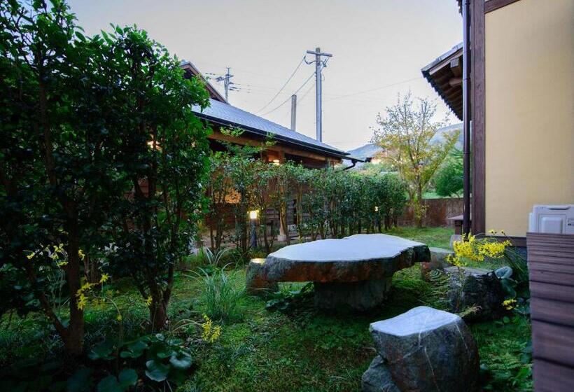 Номер Стандарт, Yufuin Onsen Wafu Ryokan Tsuenosho