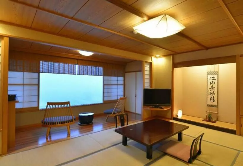 اتاق استاندارد با چشم‌انداز رودخانه, Ryokan Ayunosato