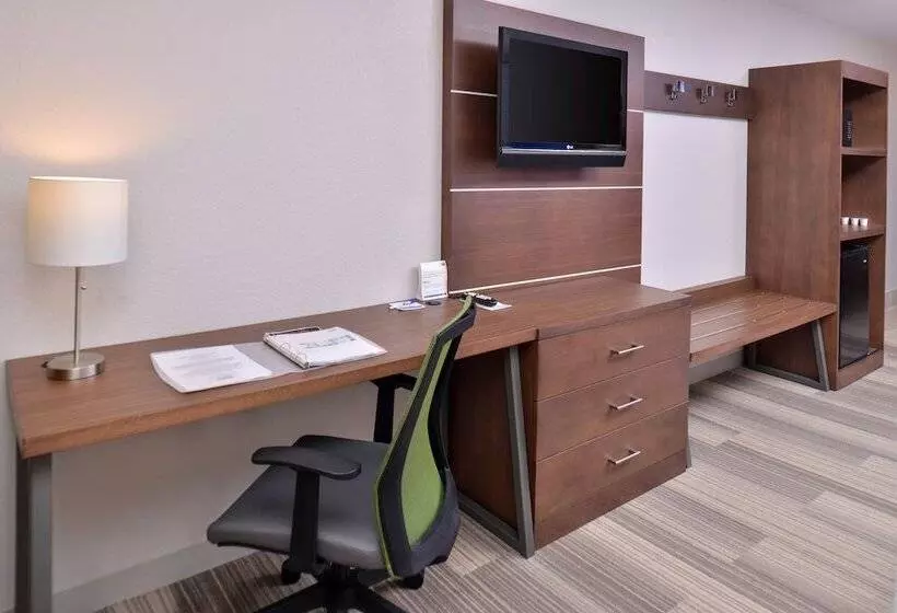 身障者適用スイートルーム, Holiday Inn Express And Suites Stevens Point By Ihg