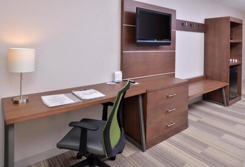 带大床的标准间, Holiday Inn Express And Suites Stevens Point By Ihg