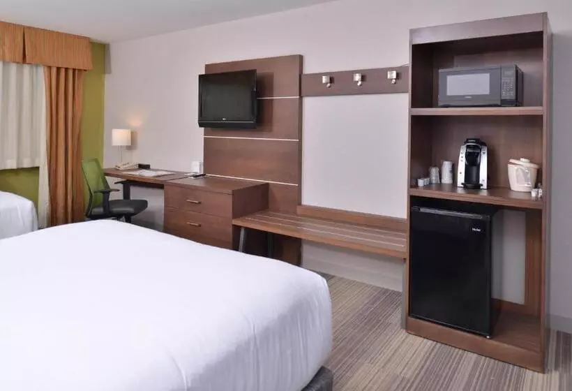 キングサイズベッドのスイートルーム, Holiday Inn Express And Suites Stevens Point By Ihg