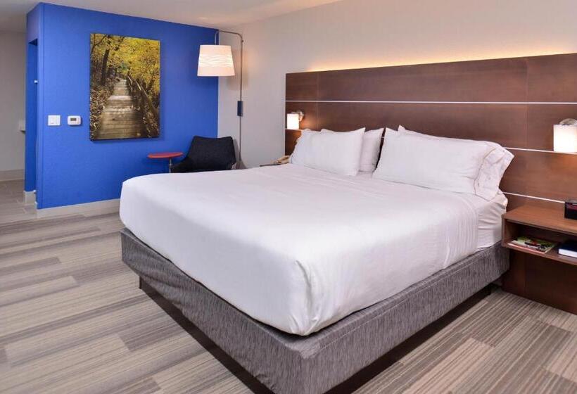 适合残疾人士使用的带超级大床的标准间, Holiday Inn Express And Suites Stevens Point By Ihg