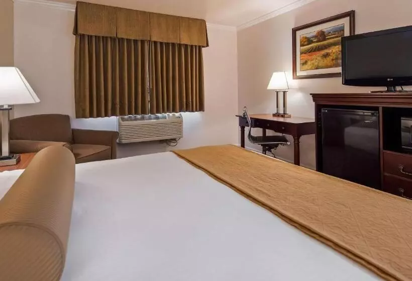 キングサイズベッドのスタンダードルーム, Best Western Salinas Monterey