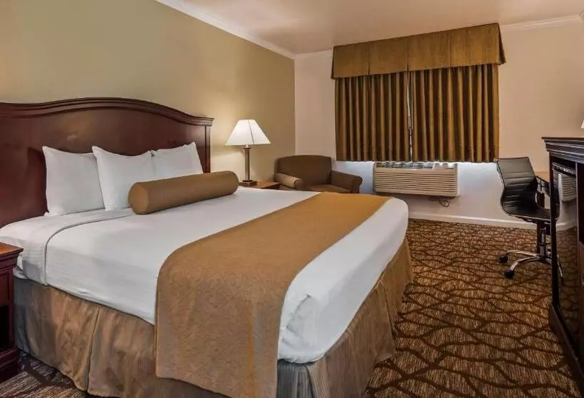 身障者適用キングサイズベッドルーム, Best Western Salinas Monterey