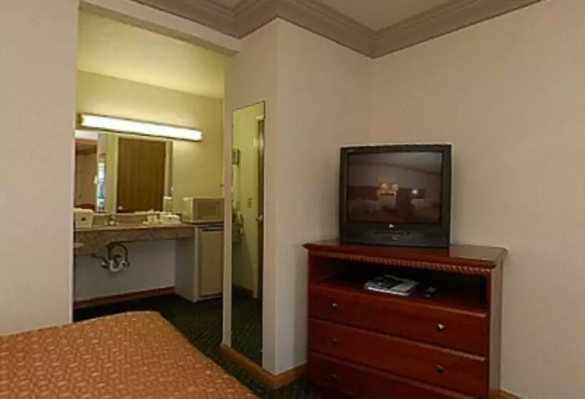 キングサイズベッドのスタンダードルーム, Cloverdale Wine Country Inn & Suites