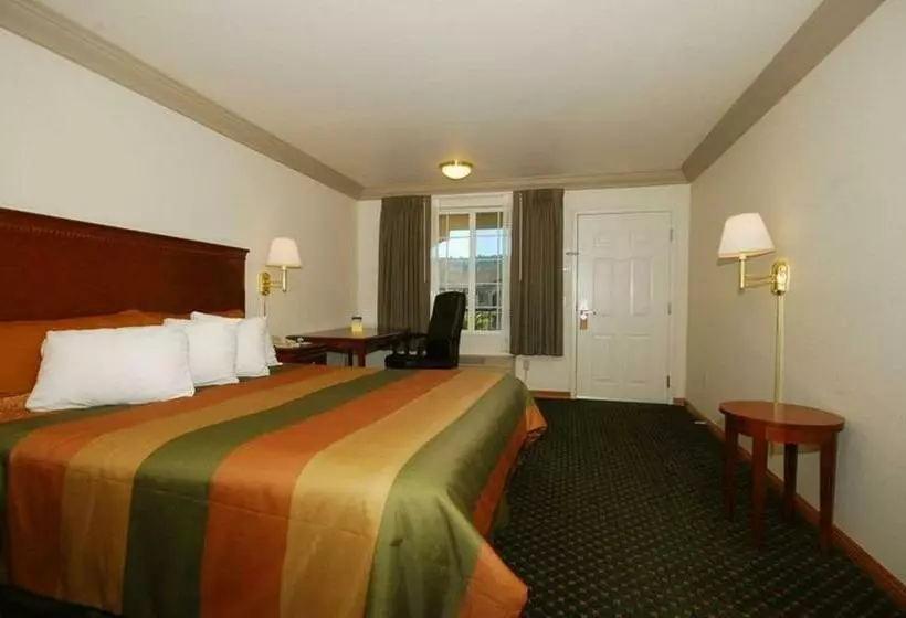 キングサイズベッドのスタンダードルーム, Cloverdale Wine Country Inn & Suites