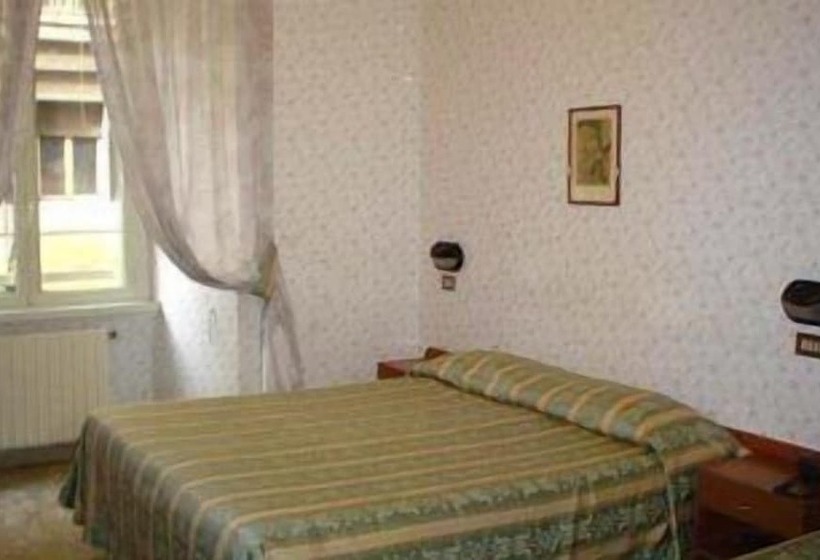 اتاق استاندارد با سرویس بهداشتی مشترک, Demetra Capitolina