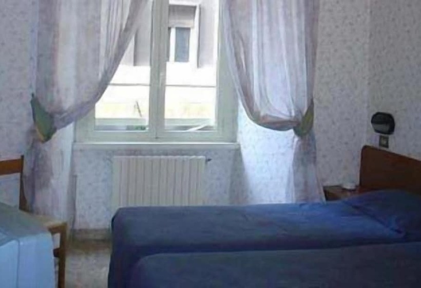 اتاق استاندارد یک نفره, Demetra Capitolina