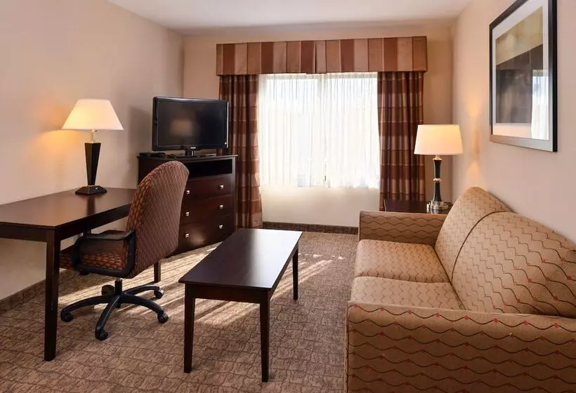 スイート, Holiday Inn Express & Suites Fairmont, An Ihg