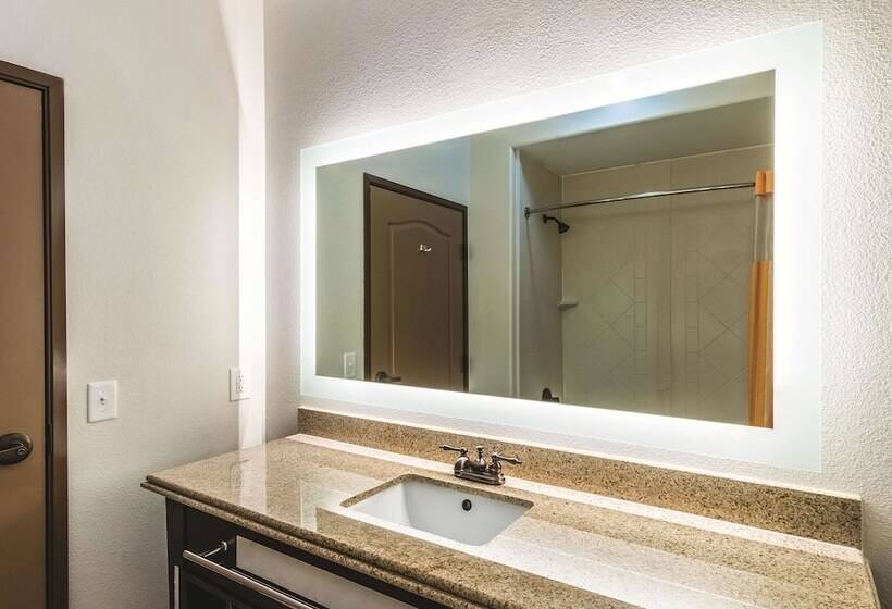 Люкс Кровать Кинг, La Quinta By Wyndham Dallas Grand Prairie South