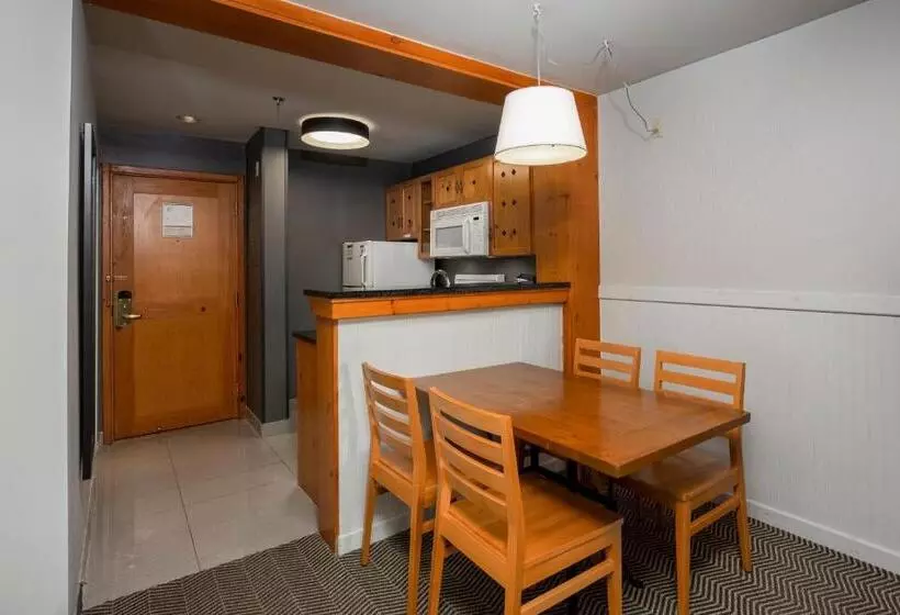 スタンダードスタジオ, Lodge De La Montagne