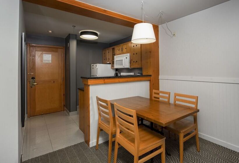 标准工作室, Lodge De La Montagne