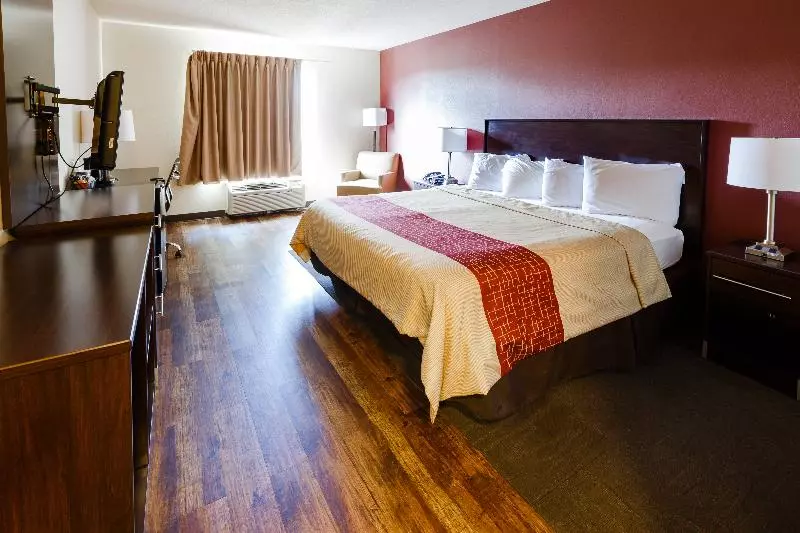 キングサイズベッドのスタンダードルーム, Red Roof Inn Plus+ Danville, Ky