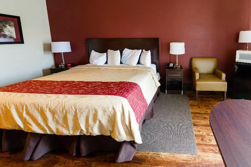 キングサイズベッドのスタンダードルーム, Red Roof Inn Plus+ Danville, Ky