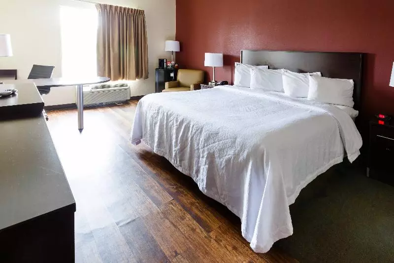 キングサイズベッドのスタンダードルーム, Red Roof Inn Plus+ Danville, Ky