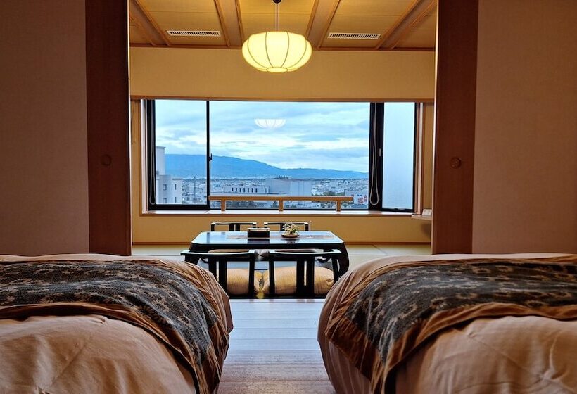 高级两卧套房, Takinoyu