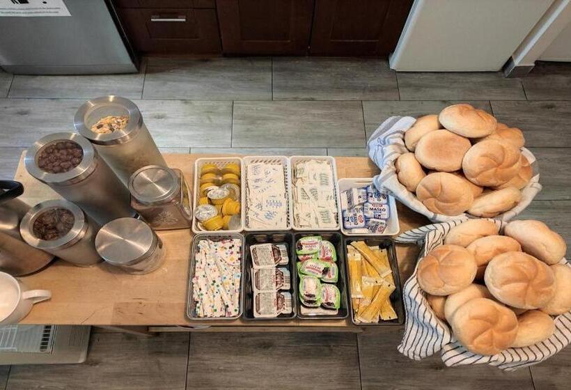 מיטה בחדר משותף, Hostel Helvetia   Privates In City Center And Old Town