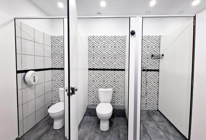 חדר סטנדרט חדר אמבטיה משותף, Hostel Helvetia   Privates In City Center And Old Town