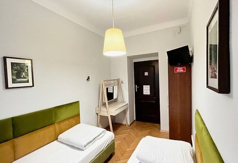 חדר סטנדרט חדר אמבטיה משותף, Hostel Helvetia   Privates In City Center And Old Town