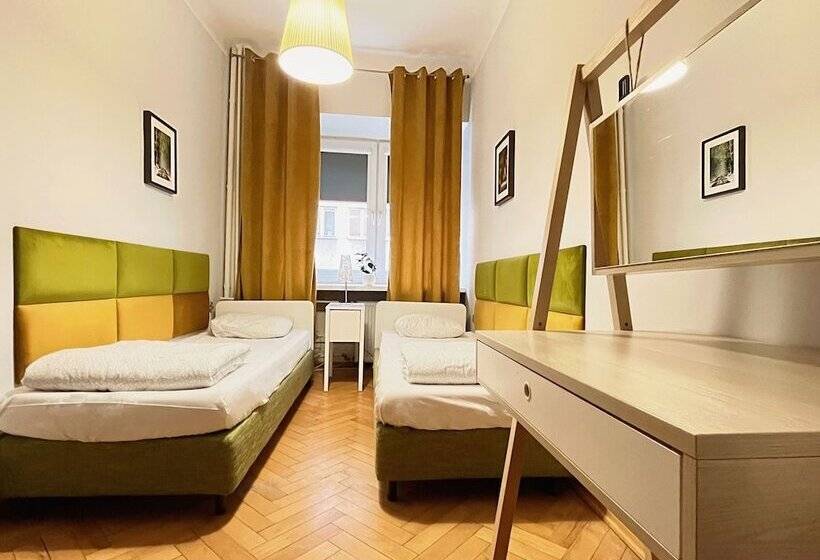 חדר סטנדרט חדר אמבטיה משותף, Hostel Helvetia   Privates In City Center And Old Town