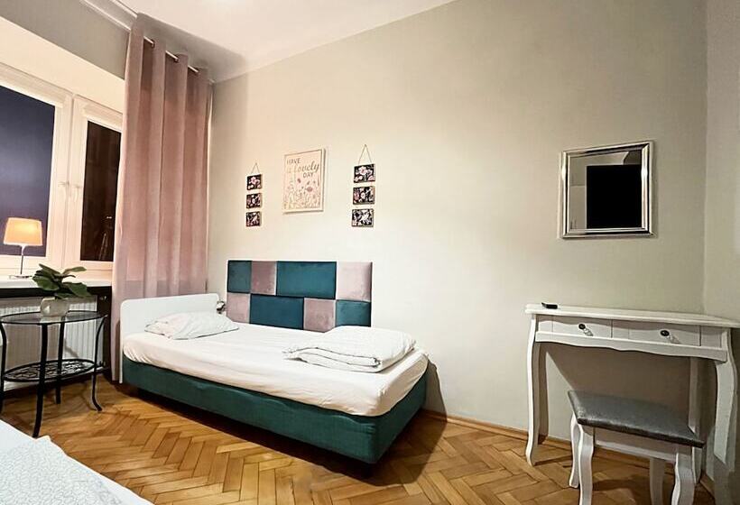 חדר סטנדרט חדר אמבטיה משותף, Hostel Helvetia   Privates In City Center And Old Town
