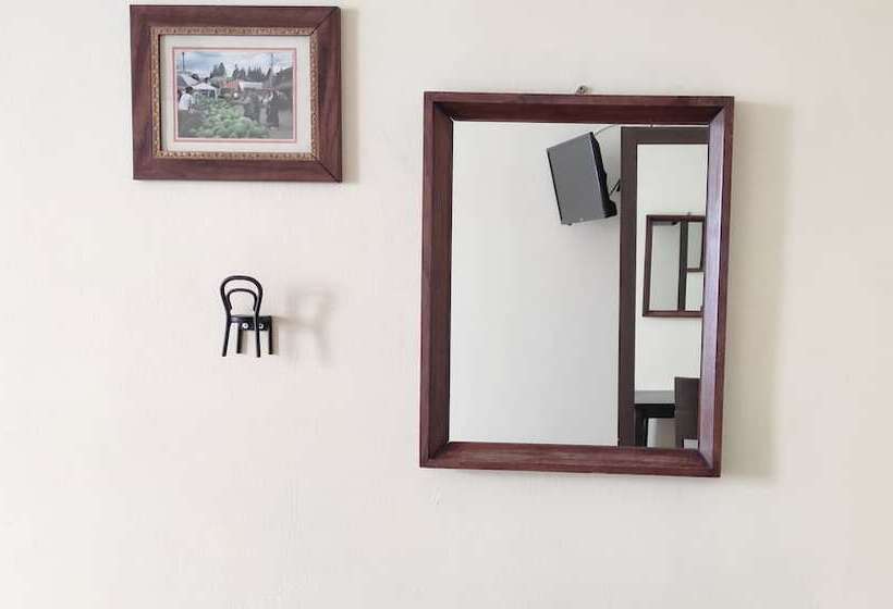 חדר סטנדרט חדר אמבטיה משותף, Hostel Helvetia   Privates In City Center And Old Town