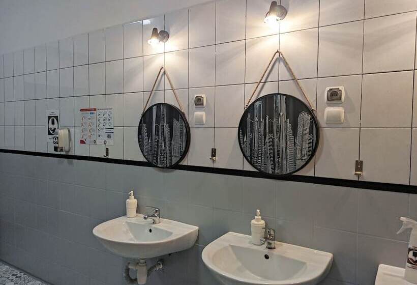 Номер Стандарт Совместная Ванная, Hostel Helvetia   Privates In City Center And Old Town
