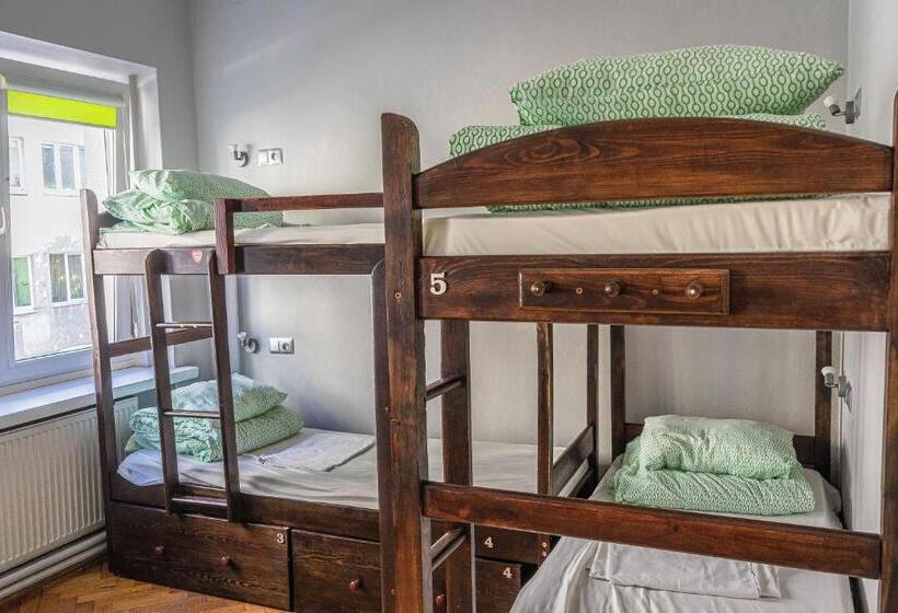 מיטה בחדר משותף, Hostel Helvetia   Privates In City Center And Old Town