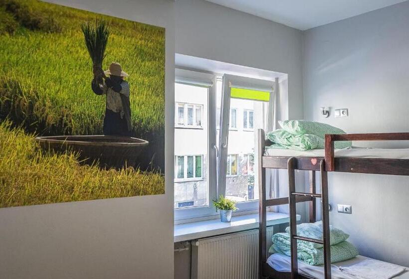 מיטה בחדר משותף, Hostel Helvetia   Privates In City Center And Old Town