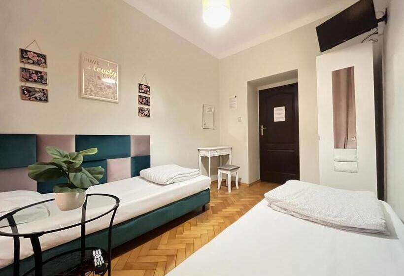 חדר סטנדרט חדר אמבטיה משותף, Hostel Helvetia   Privates In City Center And Old Town