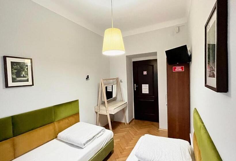 חדר סטנדרט חדר אמבטיה משותף, Hostel Helvetia   Privates In City Center And Old Town