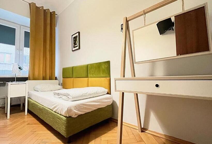 חדר סטנדרט חדר אמבטיה משותף, Hostel Helvetia   Privates In City Center And Old Town