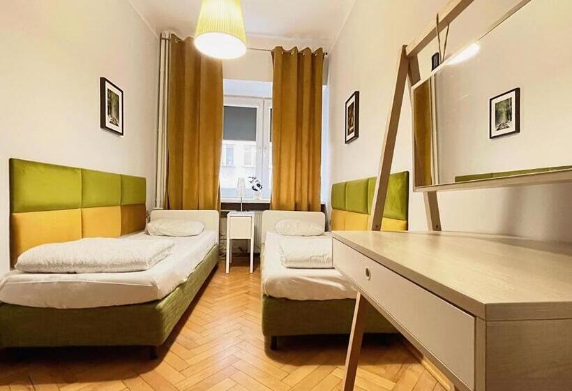 חדר סטנדרט חדר אמבטיה משותף, Hostel Helvetia   Privates In City Center And Old Town