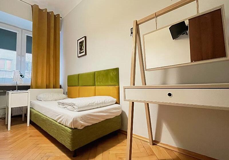 חדר סטנדרט חדר אמבטיה משותף, Hostel Helvetia   Privates In City Center And Old Town